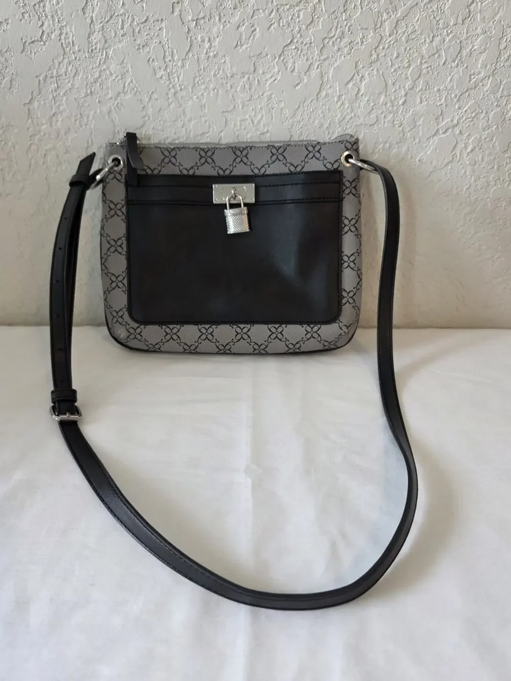 Nine West Josey Swing Crossbody Bag In Black And Gray